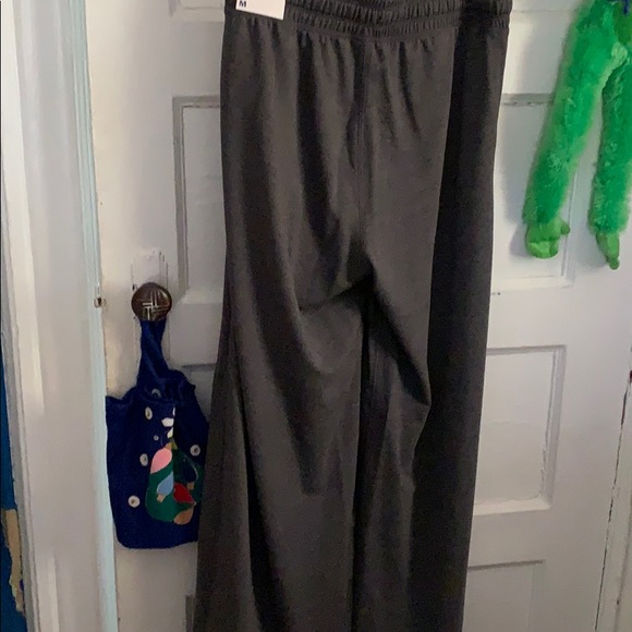 Brand new pants - Picture 3 of 3